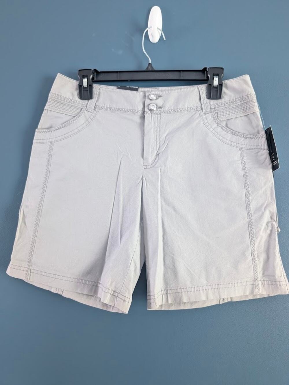 INC International Concepts Shorts Womens Size 6 Light Gray Mid-Rise NWT